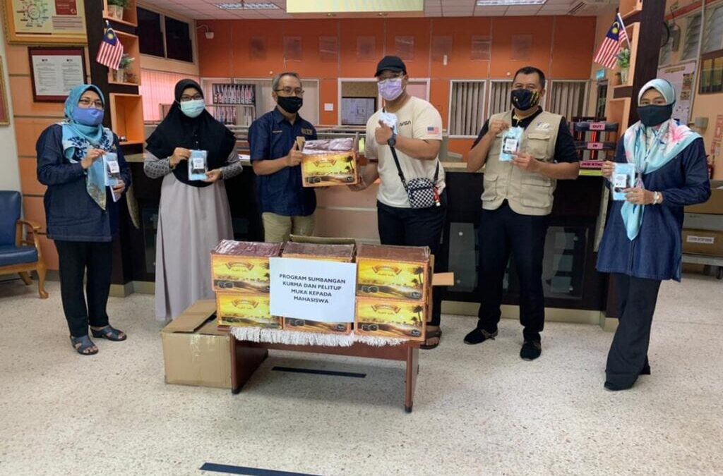 Sumbangan Ihya Ramadan UTMAlumni Kepada Mahasiswa