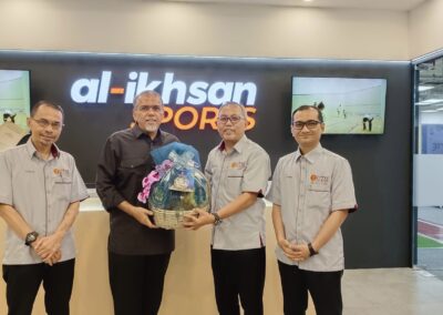 Kunjungan Hormat kepada alumni UTM, Tn Hj Ali Hassan bin Mohd Hassan, Pengarah Urusan Al Ikhsan