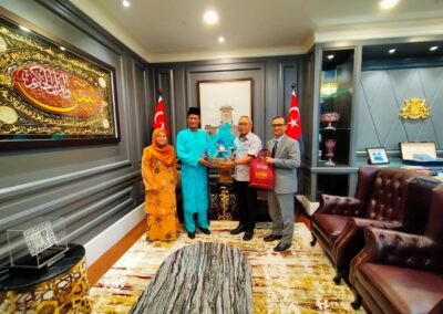 KUNJUNGAN HORMAT KEPADA ALUMNI UTM IAITU SETIAUSAHA KERAJAAN JOHOR